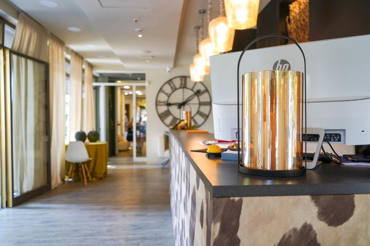 Hotel Rex Габиче Маре Екстериор снимка