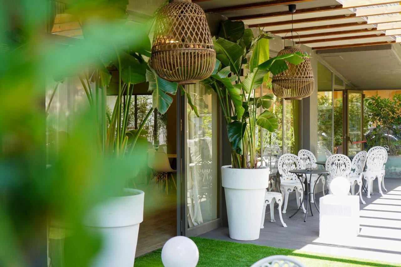 Hotel Rex Габиче Маре Екстериор снимка