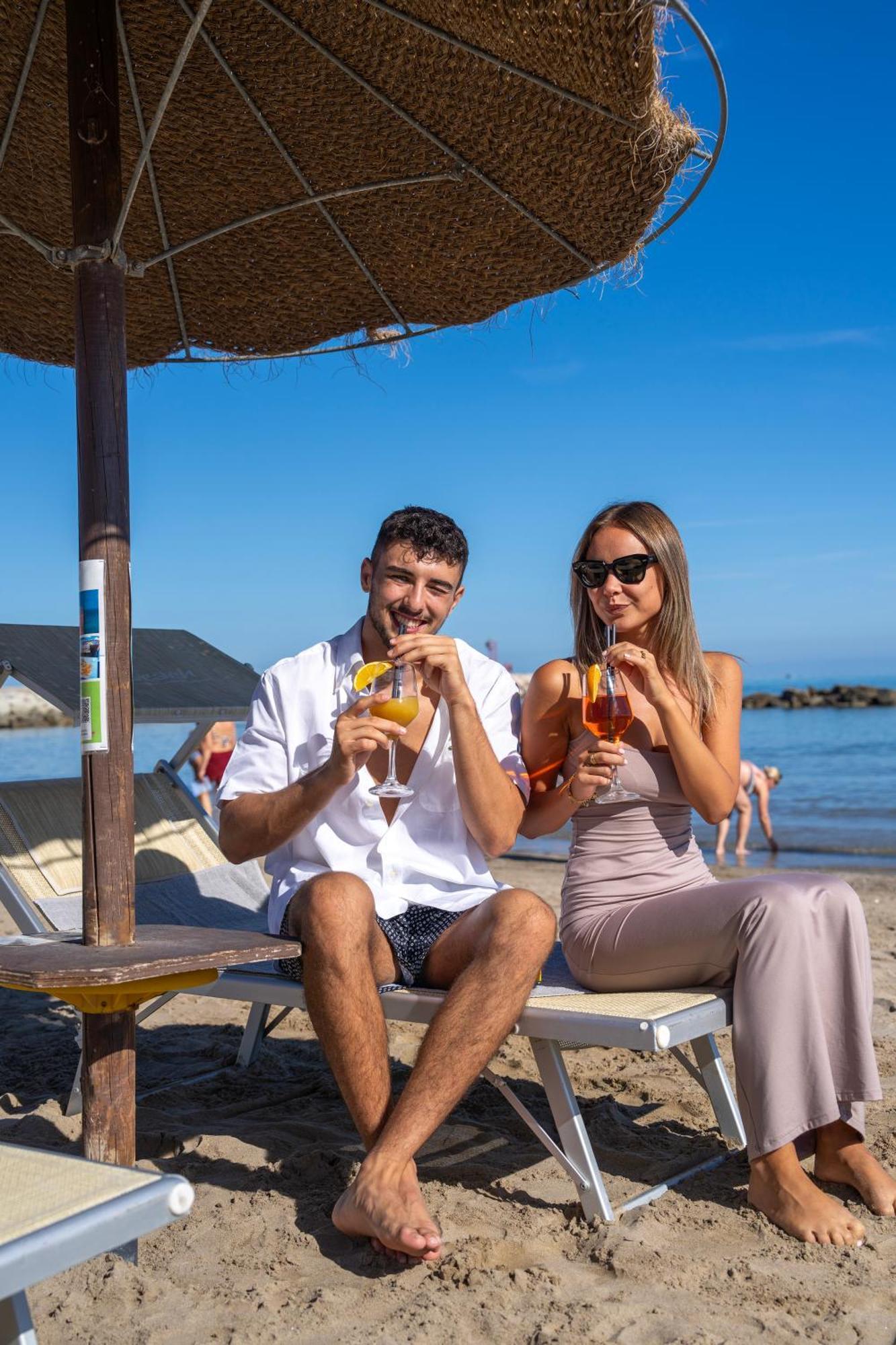 Hotel Rex Габиче Маре Екстериор снимка